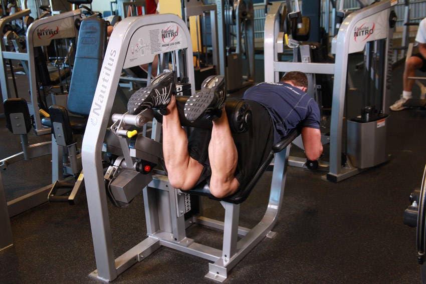Curl femoral acostado